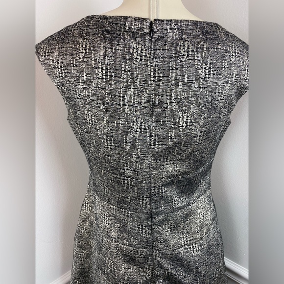 ANNE KLEIN Sleeveless Black & Gold Metallic V-Neck A-Line Dress | Size 4 - Picture 10 of 14